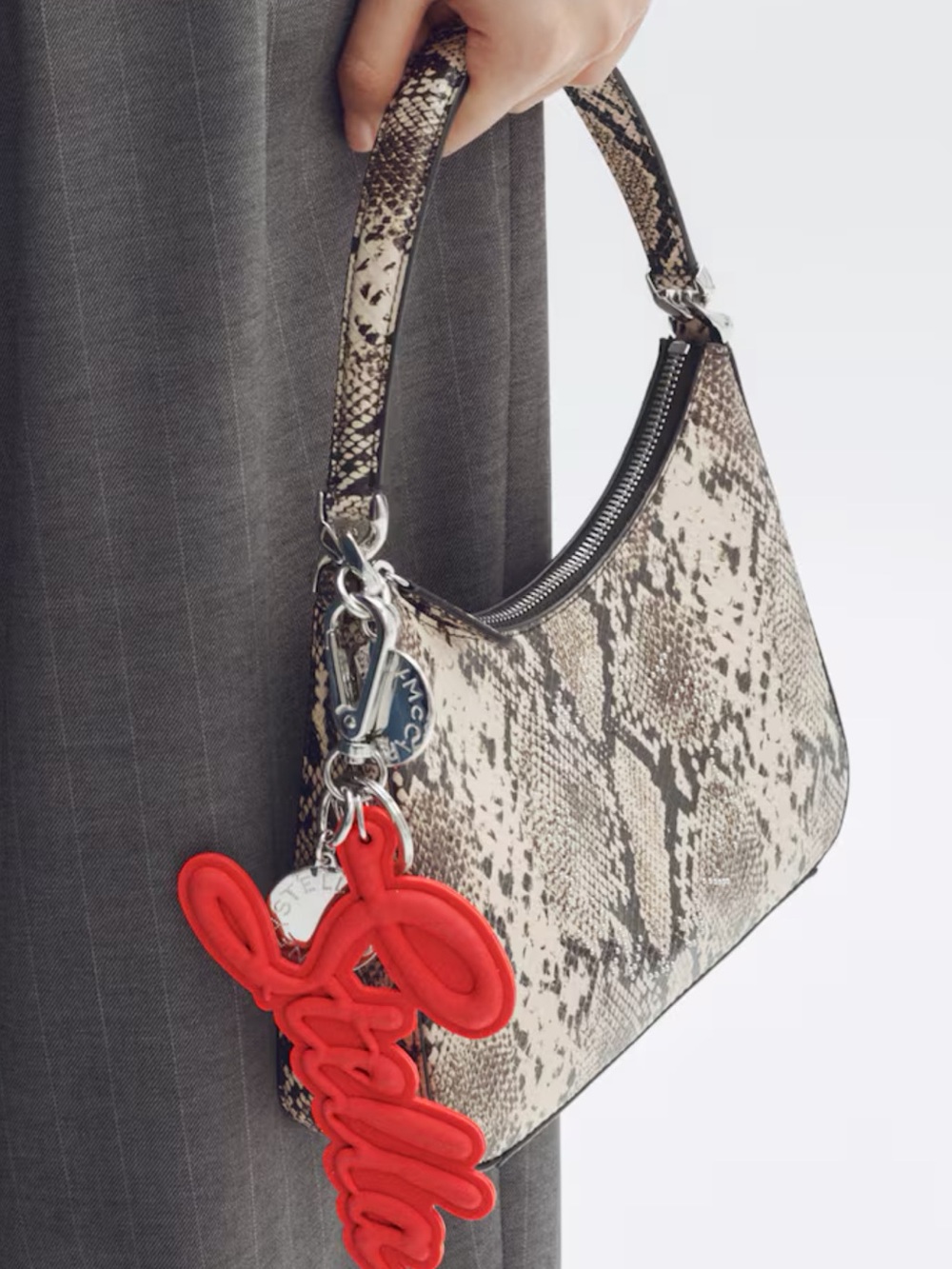 STELLA MCCARTNEY x H&M
STELLA BAG CHARM
HM Stella McCartney - Picture 2 of 3